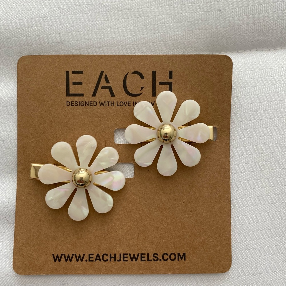 Pearl flower barrettes